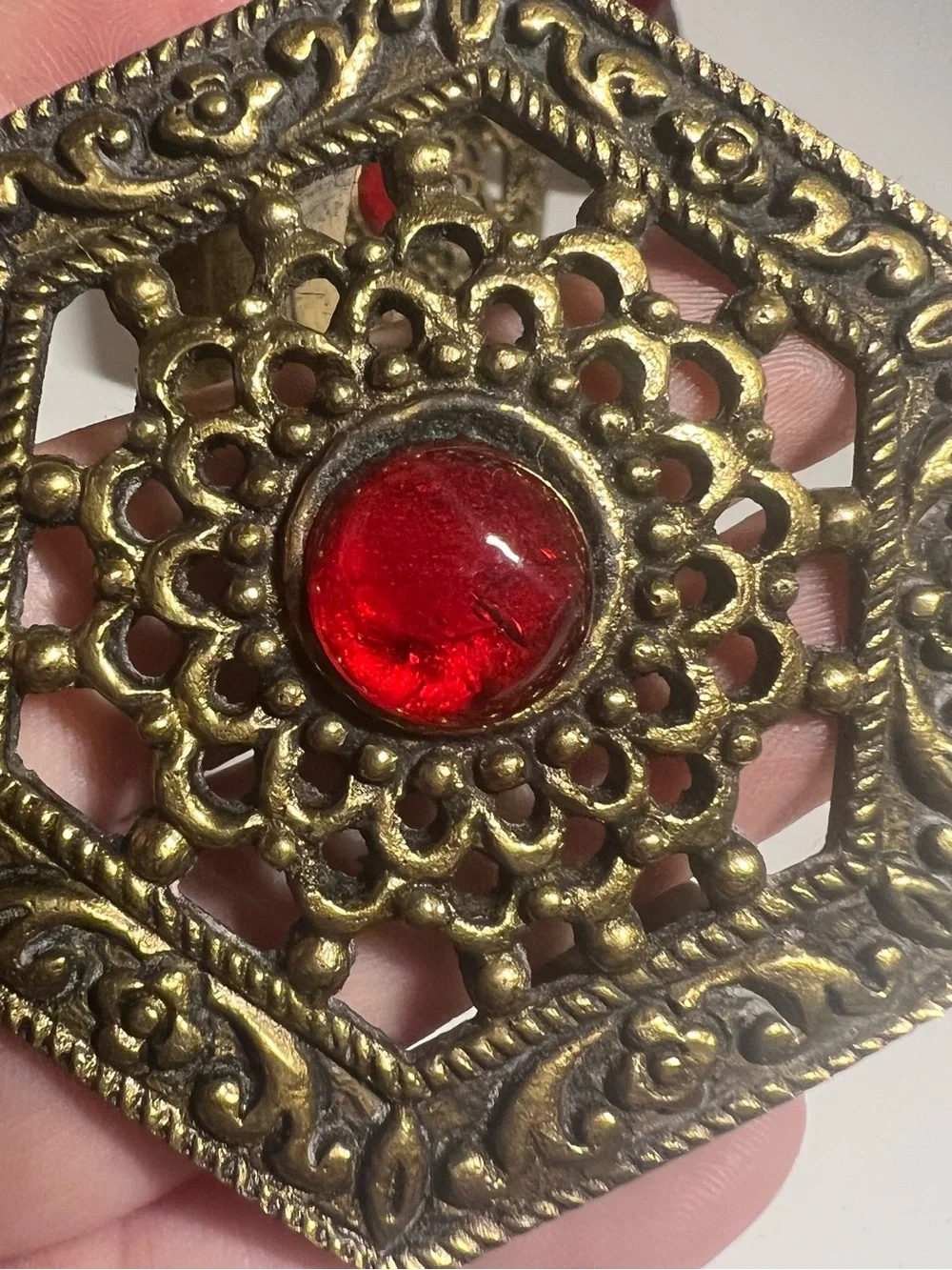 Red and Brass Ton Set of four Ring Napkin Holders Hexagon Jeweled, 7 Set